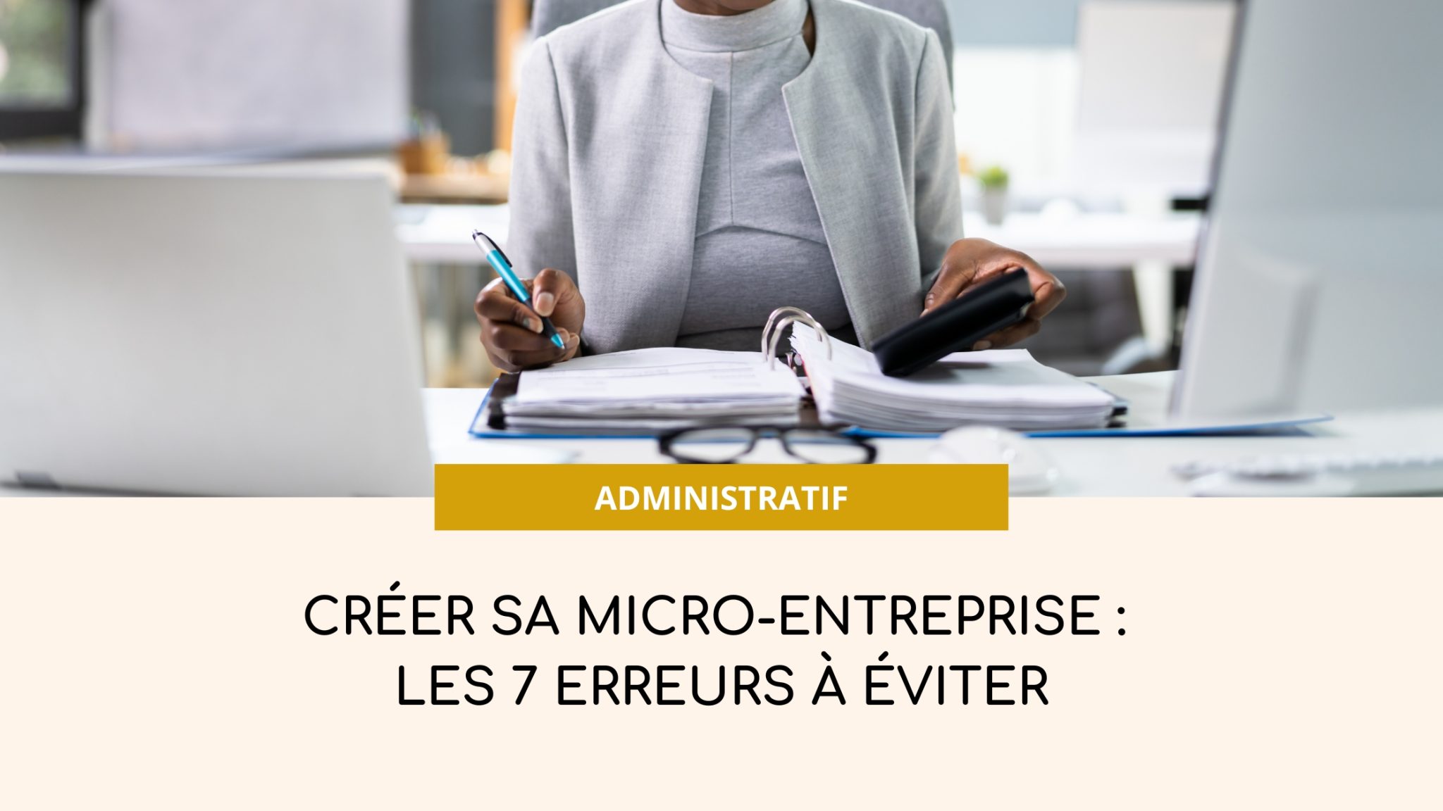 Demandeur d'emploi préparant son dossier ARE et ARCE avant de créer son entreprise