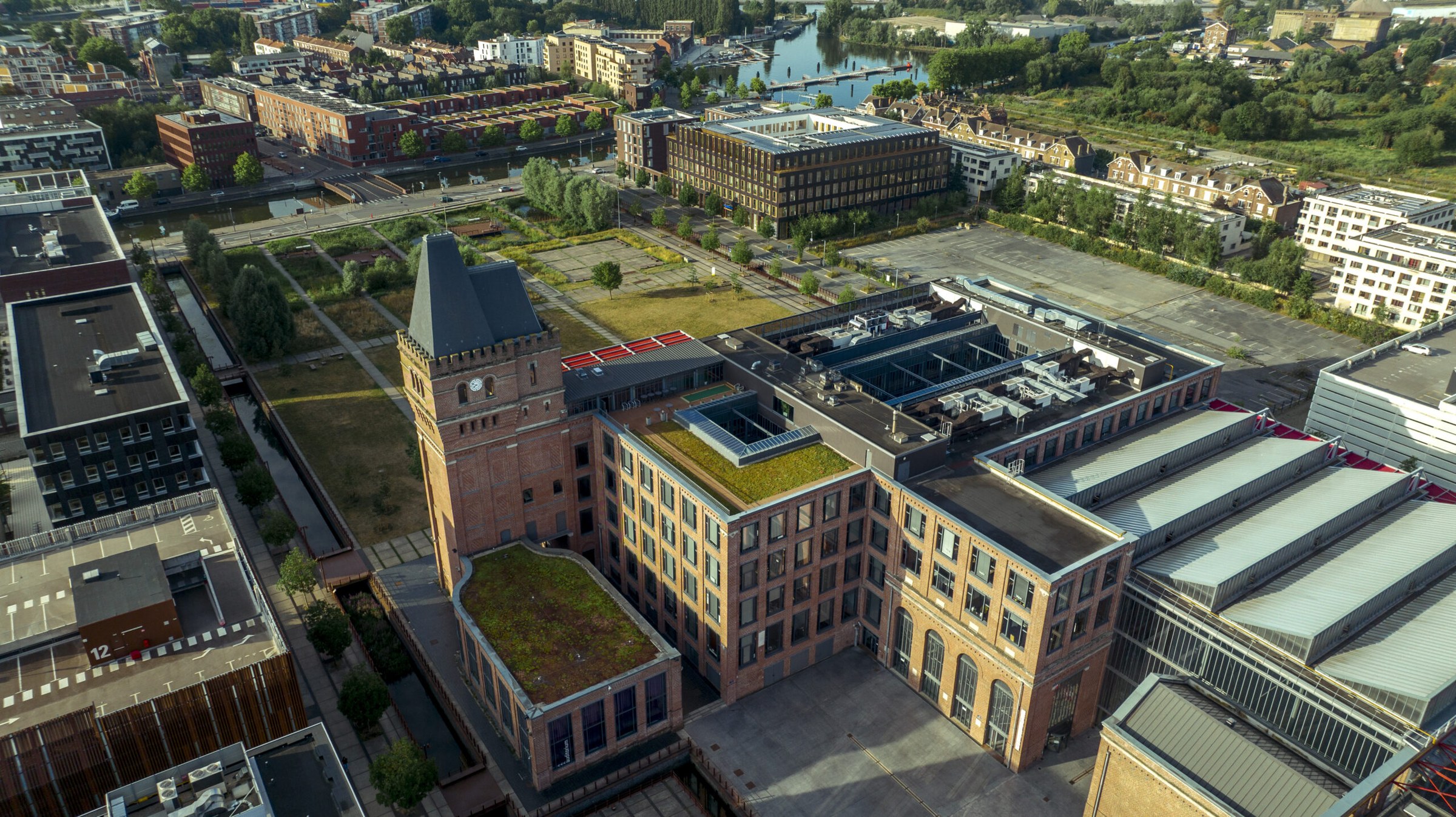 Campus EuraTechnologies à Lille, avenue de Bretagne dans le quartier des Bois-Blancs